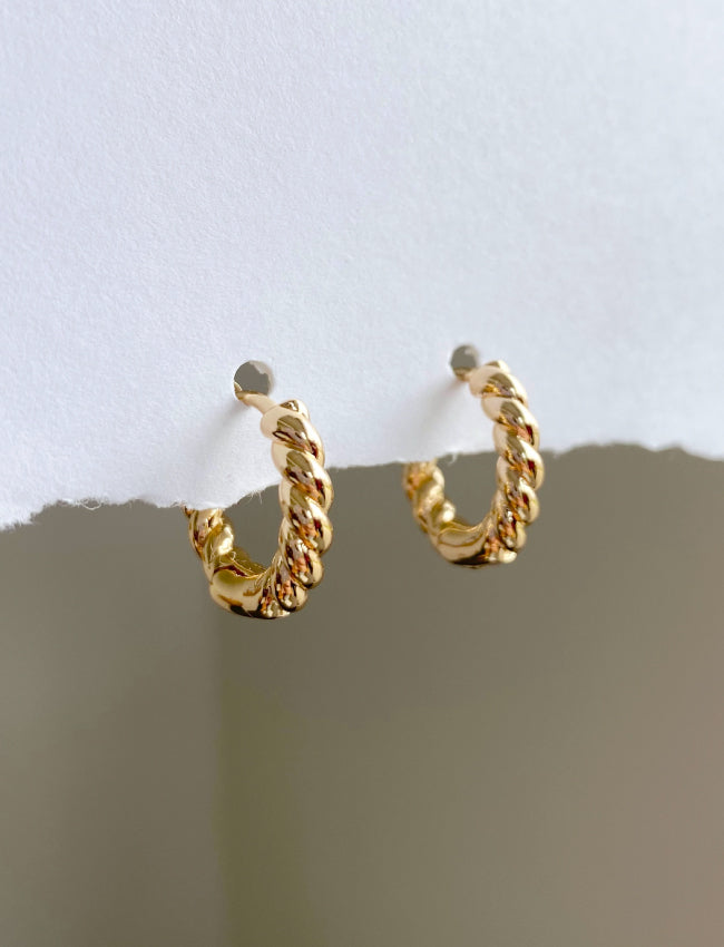 Twisted Hoop